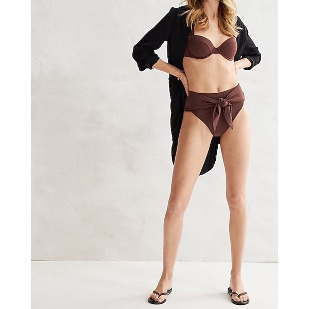 ✨Express Underwire Bikini Top✨